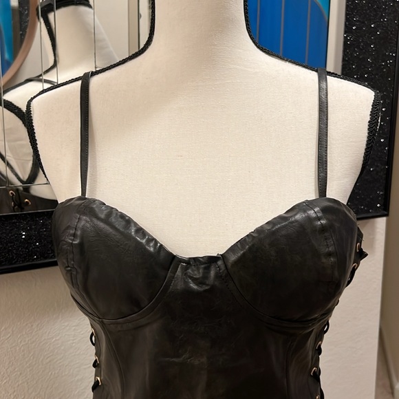 Brand New Faux Leather Mini 🖤🖤🖤🖤 - Picture 3 of 6